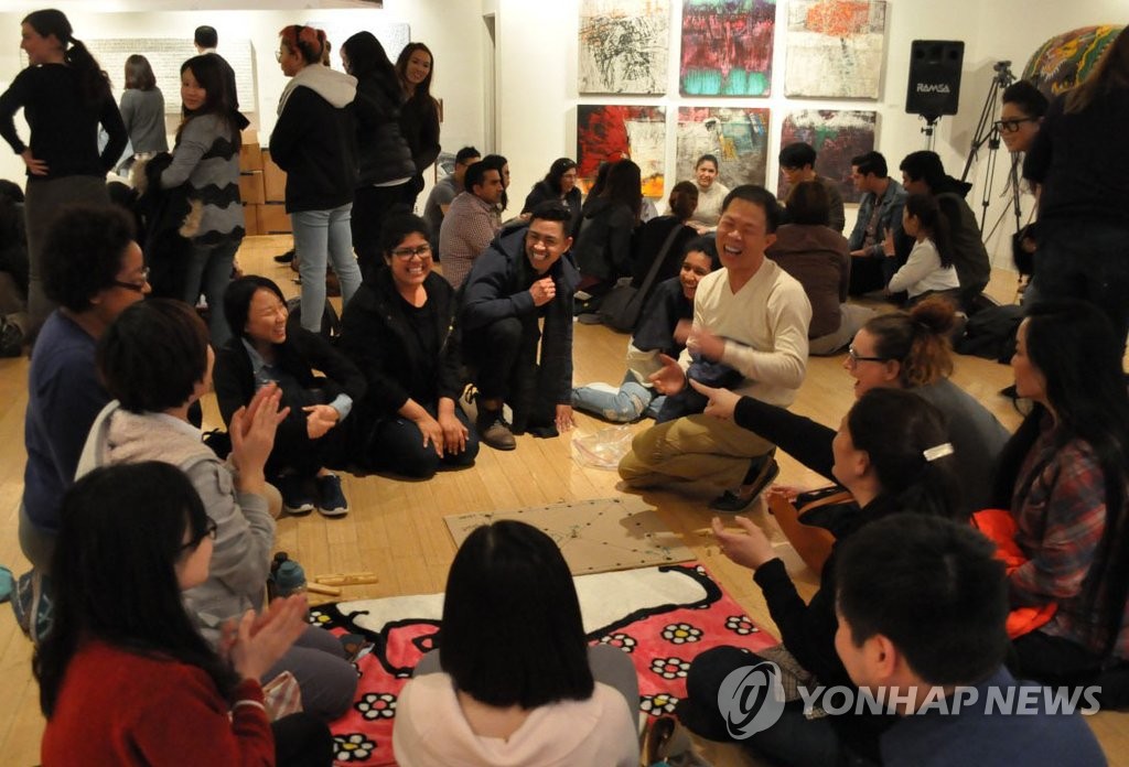 韩国传统游戏“翻板子游戏”
