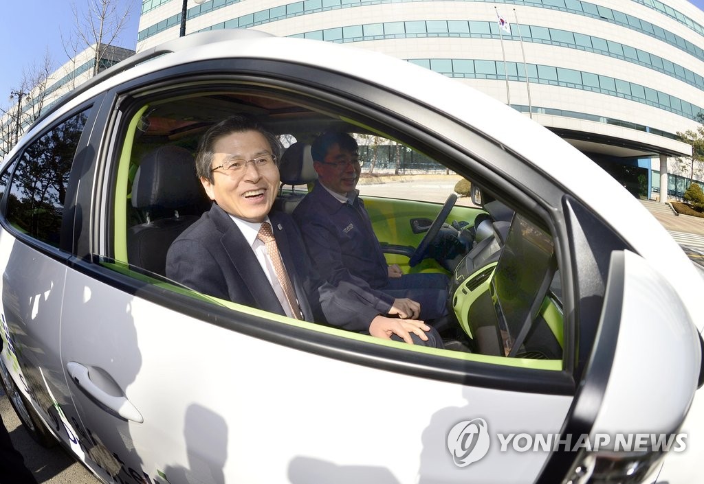 韩代总统试乘无人驾驶汽车