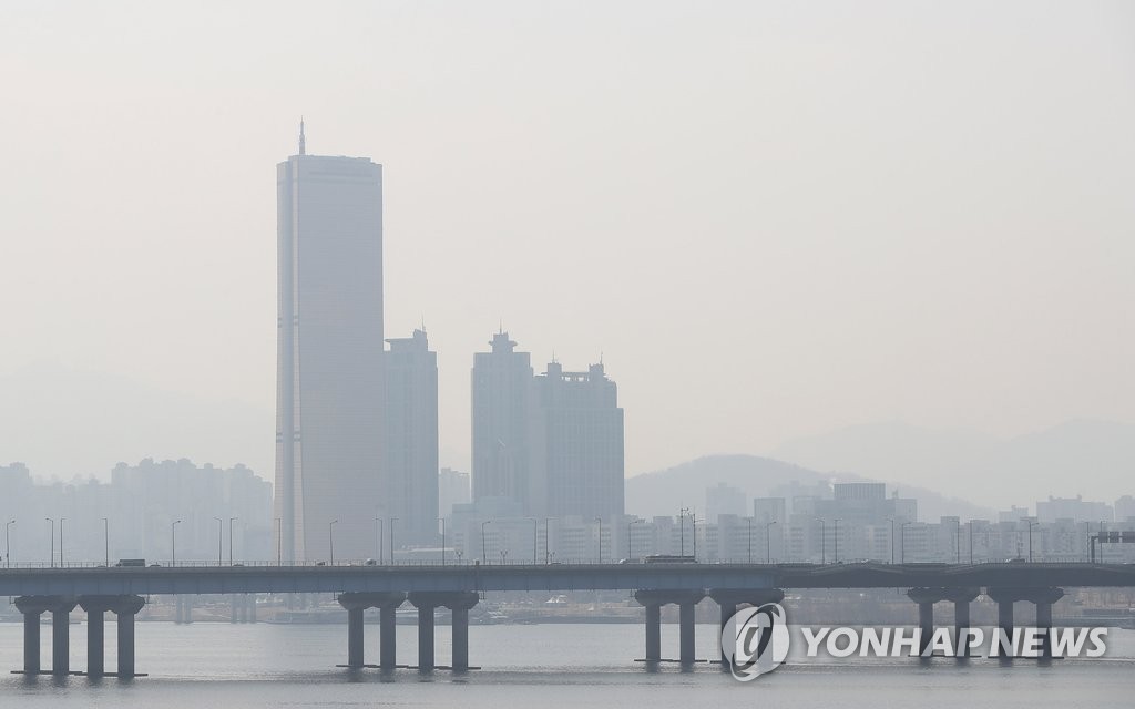 首尔市区遭遇雾霾