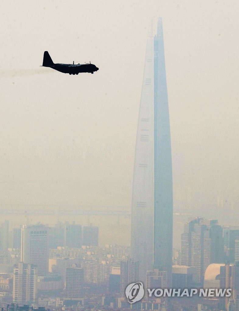 首尔遭雾霾“围城”