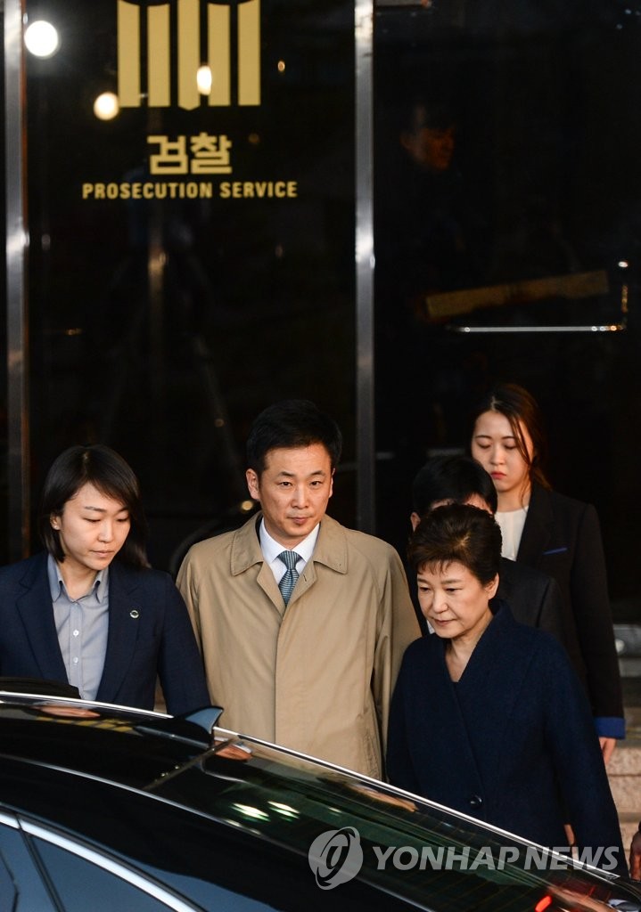 朴槿惠受讯21小时后返家
