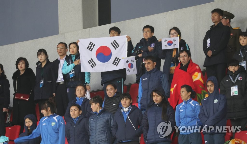 韩国国旗亮相平壤金日成体育场