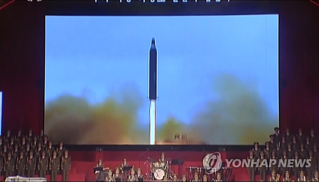 朝阅兵庆祝演出现射弹画面