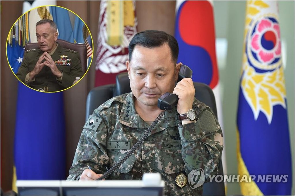 资料图片：右为韩国联参议长李淳镇，左为美国参谋长联席会议主席约瑟夫•邓福德。（韩联社/韩国联参提供）