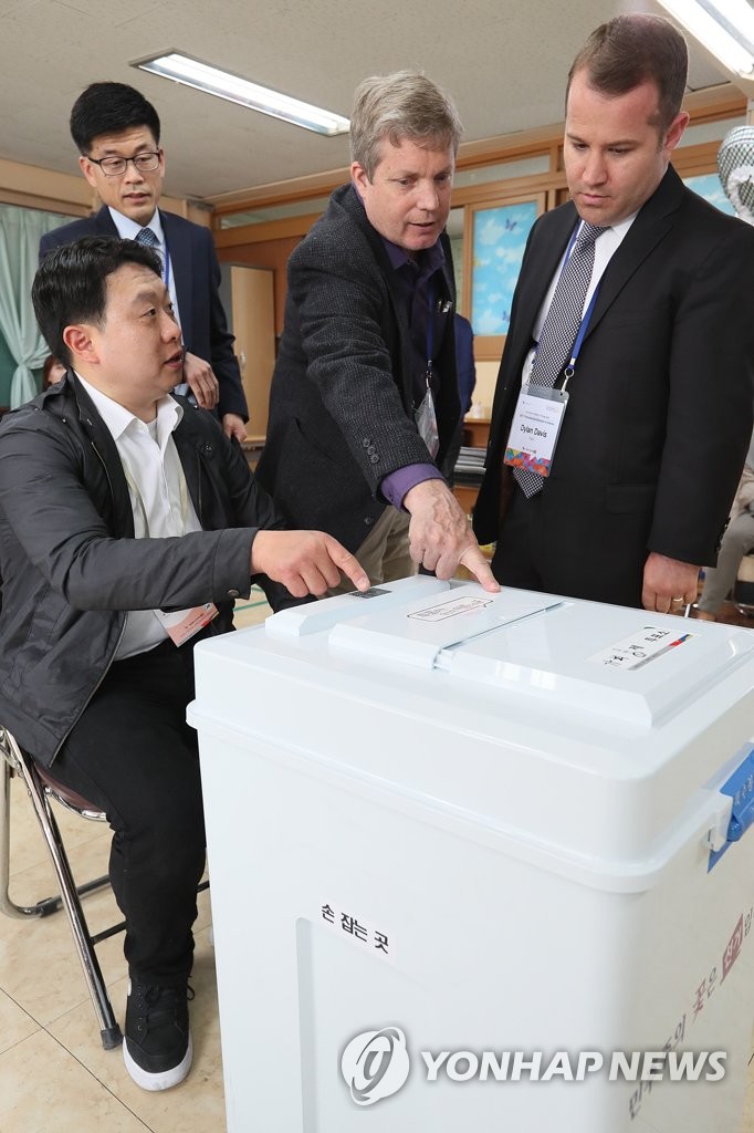 外国选举相关人士参观韩国投票