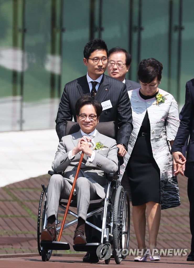 CJ集团会长李在贤时隔4年公开露面