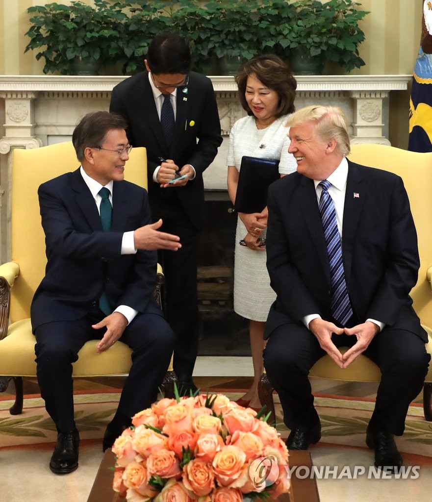 韩美首脑会谈气氛融洽