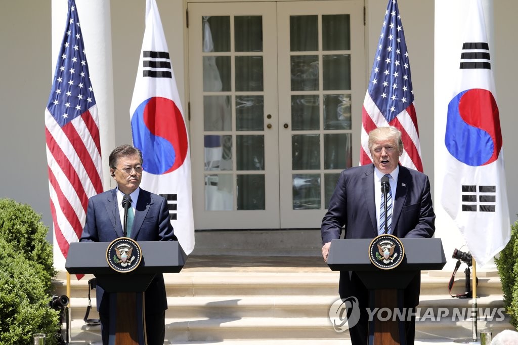 韩美首脑联合举办记者会