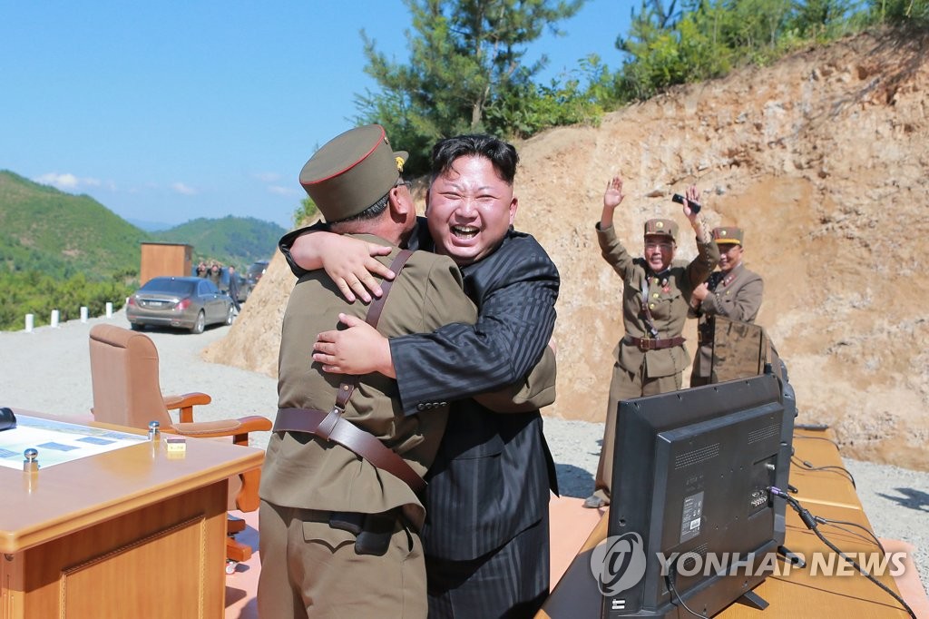 金正恩庆祝成功试射火星-14导弹