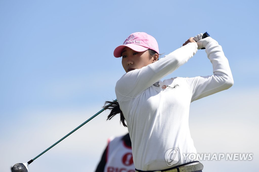 这是韩国高尔夫球手金寅敬参加英国女子公开赛的英姿。（韩联社）