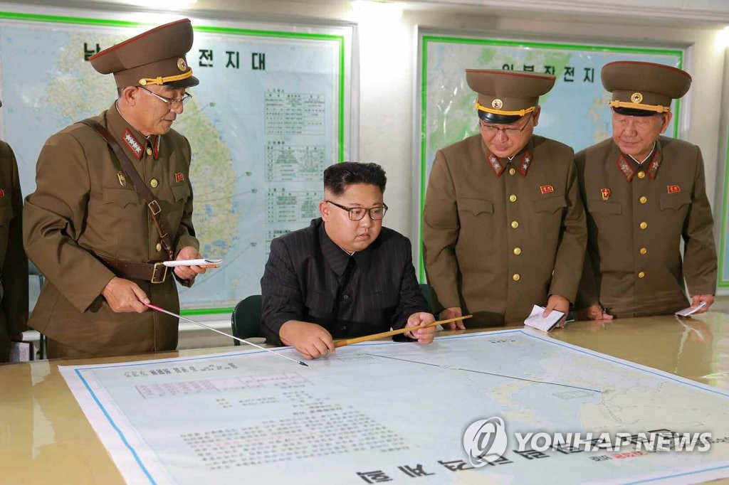 金正恩视察战略军司令部