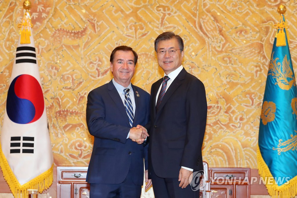 文在寅会美众议院外交委主席