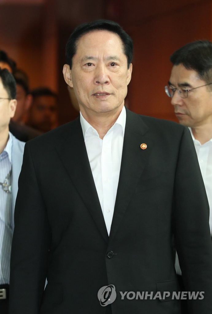 韩防长启程赴美