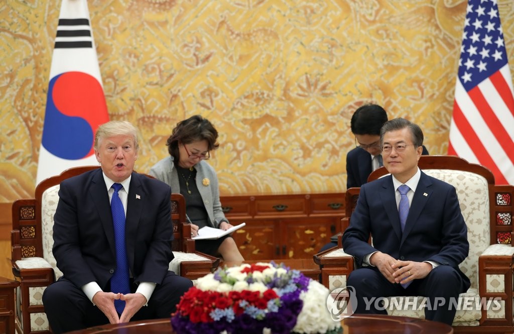 韩美领导人举行单独会谈