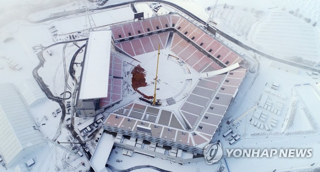 冬奥开闭幕场馆被白雪覆盖