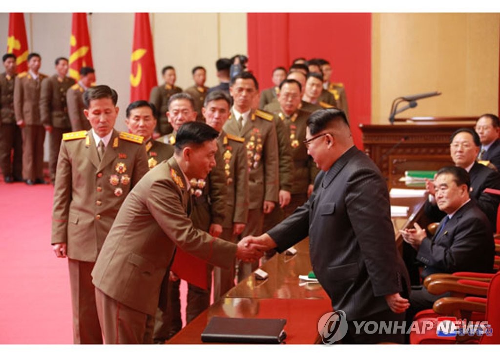 金正恩表彰朝鲜射弹“英雄”