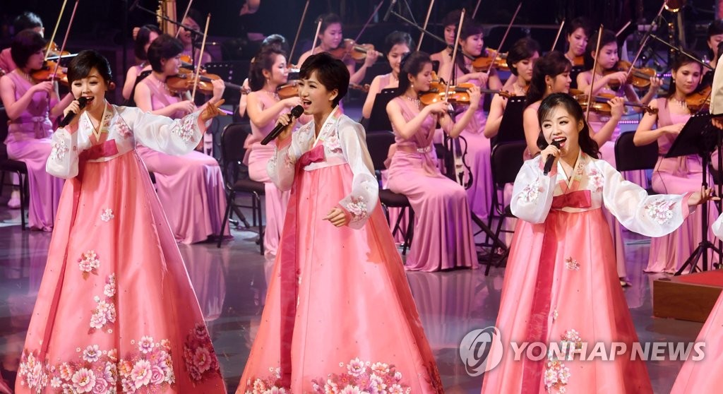 朝鲜庆冬奥艺术团首演
