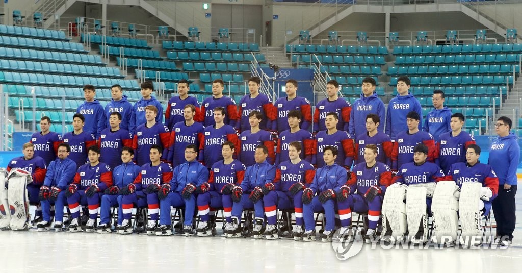 韩国男子冰球队赛前合影