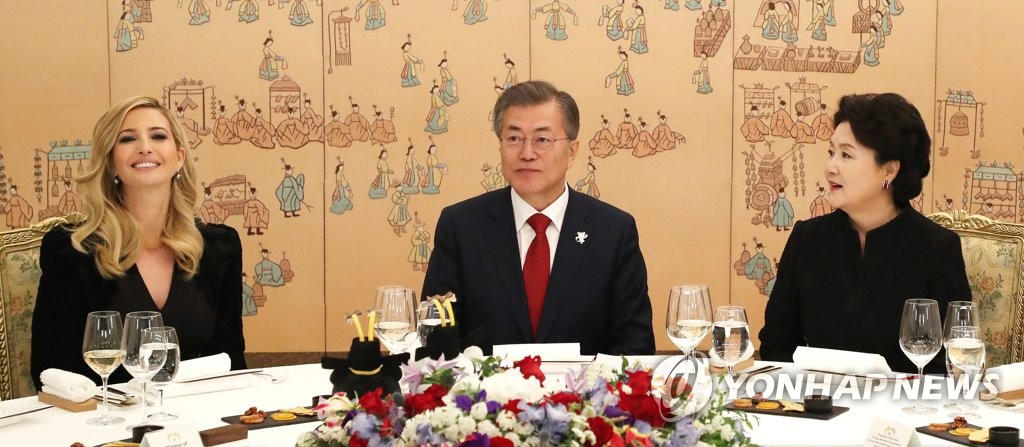 伊万卡与韩总统伉俪愉快用餐