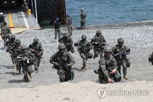 韩美实施大规模联合登陆作战演习