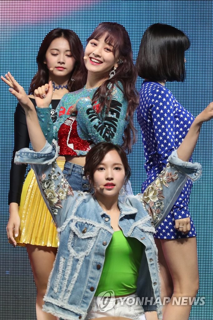 TWICE劲爆舞台