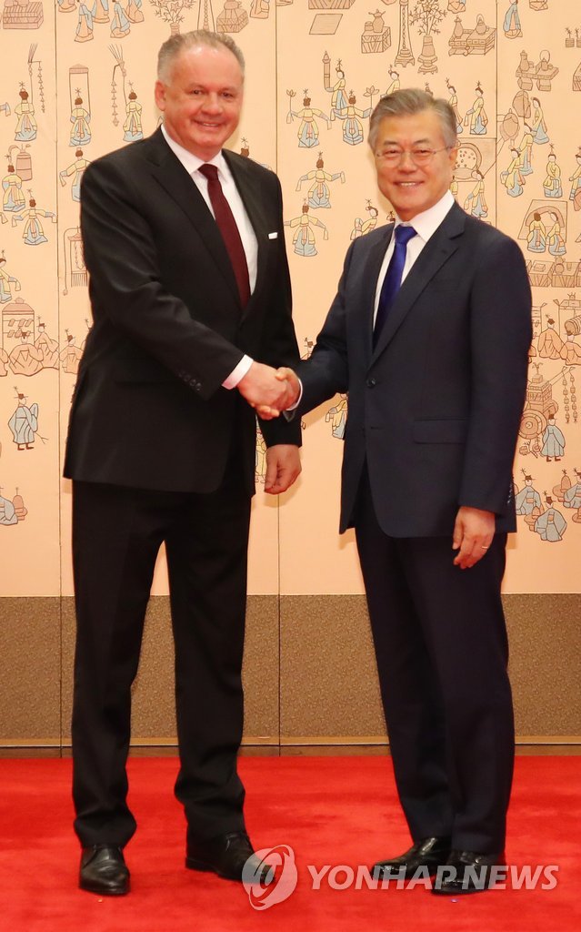韩斯洛伐克总统会晤