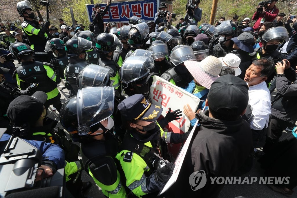 “萨德”基地警民冲突