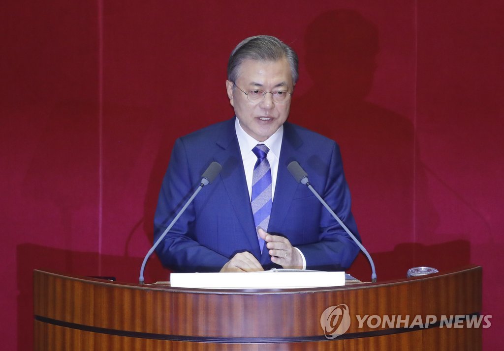 11月1日，在国会，韩国总统文在寅发表施政演说，呼吁国会尽早批准2019年度财政预算案。（韩联社）