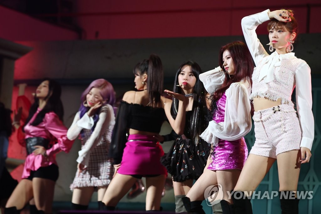 TWICE强势回归