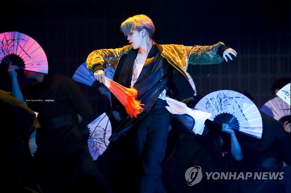 人气K-POP歌手所穿韩服展在首尔举行