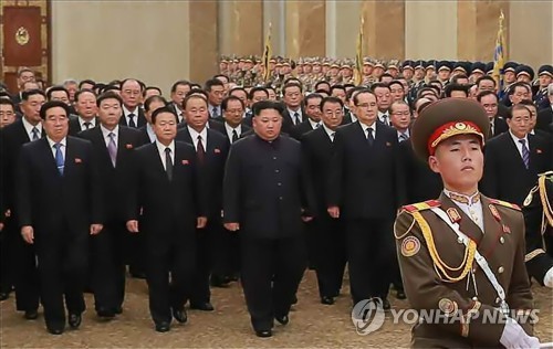 金正恩参谒锦绣山太阳宫纪念金正日8周年祭