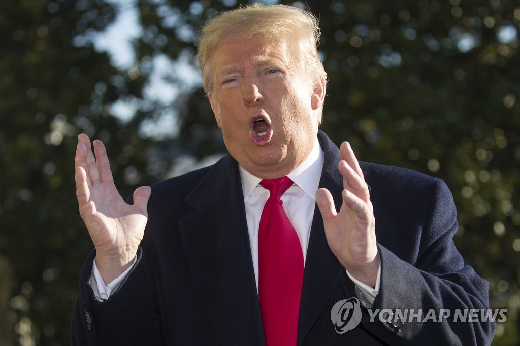 当地时间1月6日，美国总统特朗普在前往戴维营前表示，美朝正就第二次首脑会谈地点进行协商。（韩联社/路透社华盛顿分社）