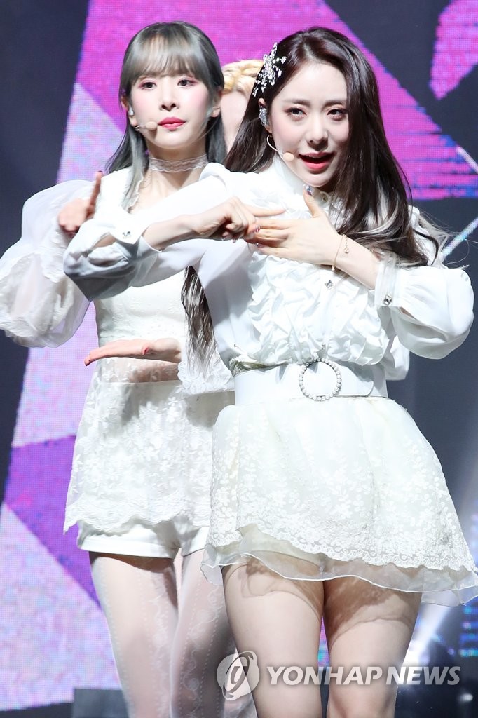 宇宙少女琏静和雪娥