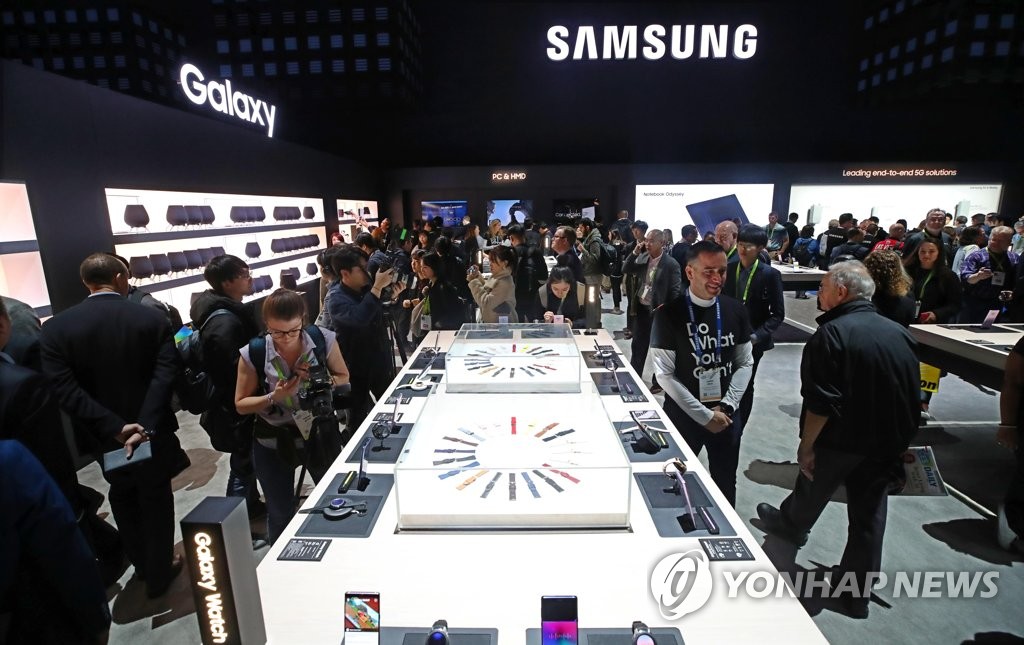 资料图片：设在国际消费类电子产品展览会的三星电子展区 韩联社