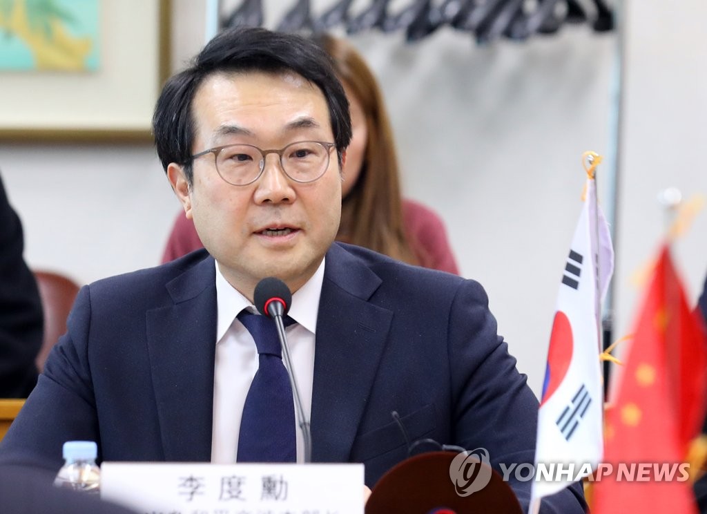 1月17日下午，在首尔，韩国外交部韩半岛和平交涉本部长李度勋在朝核六方会谈韩中团长会议上发言。（韩联社） 