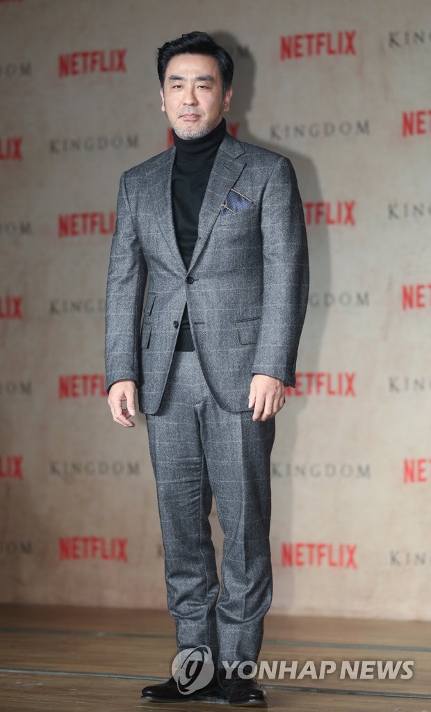 在首尔洲际酒店,演员柳承龙出席将在netflix播出的原创剧《王国》发布