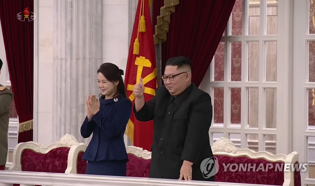 金正恩观看建军节文艺表演 金正恩观看建军节文艺表演