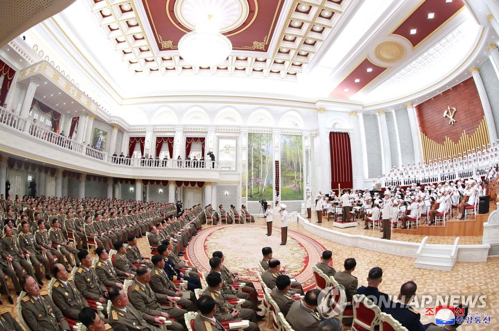 朝鲜办文化汇演庆建军节 朝鲜办文化汇演庆建军节