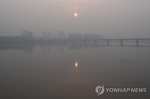 韩国研究机构：不利气象条件致雾霾严重