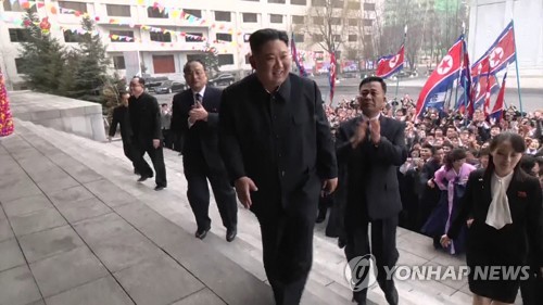 金正恩前往投票站