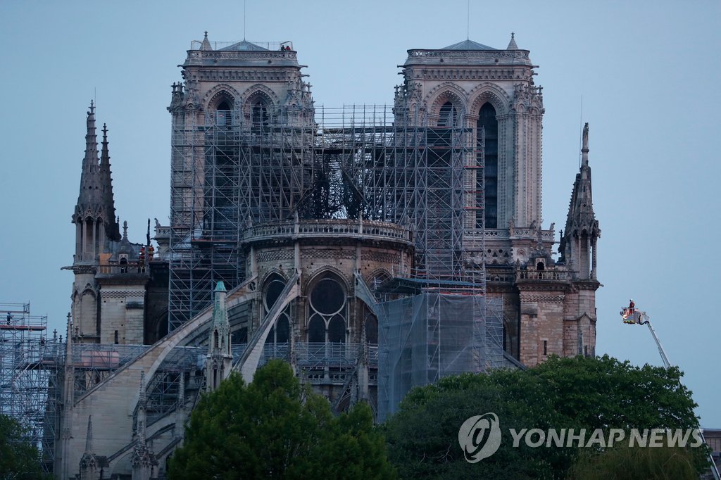 资料图片：大火被扑灭后的巴黎圣母院（韩联社）