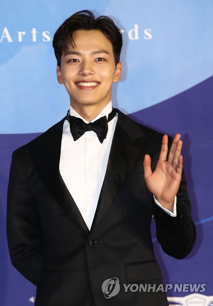 演员呂珍九 韩联社