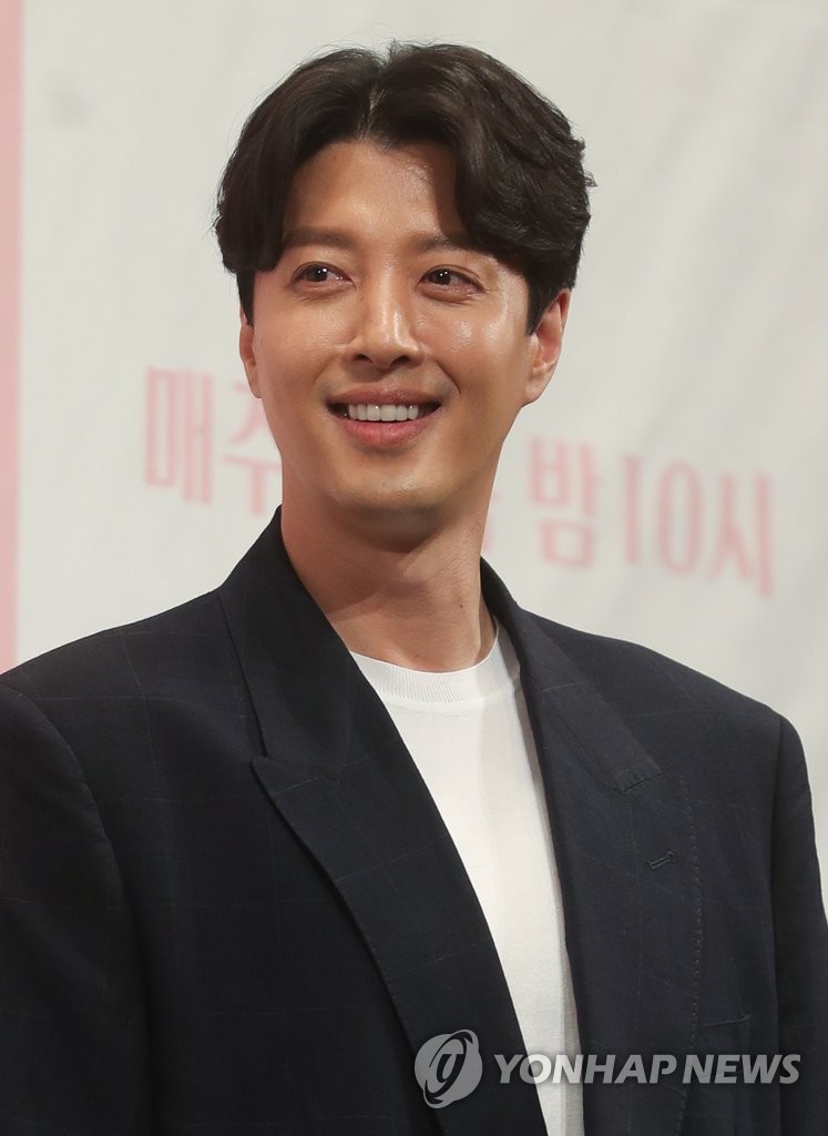 演员李东健
