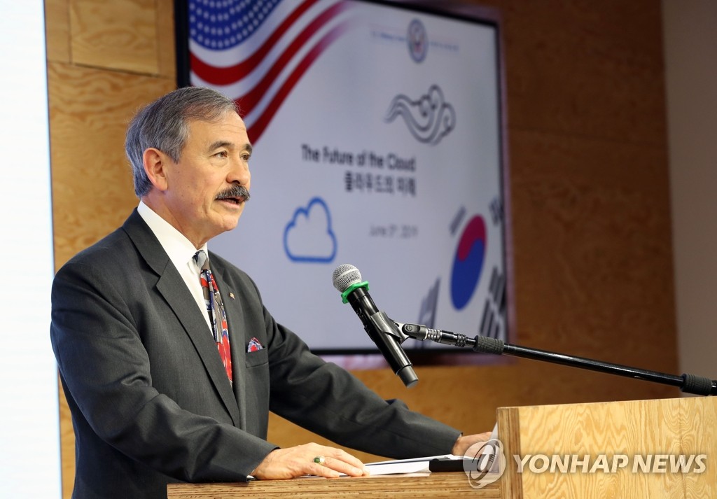 6月5日,美国驻韩大使哈里斯在"云未来"研讨会上发表主旨演讲.(韩联社)
