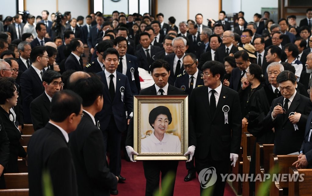 李姬镐葬礼现场 韩联社