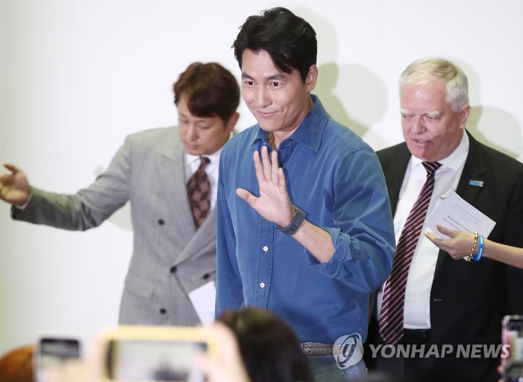 郑雨盛出席首尔国际图书展演讲 郑雨盛出席首尔国际图书展演讲