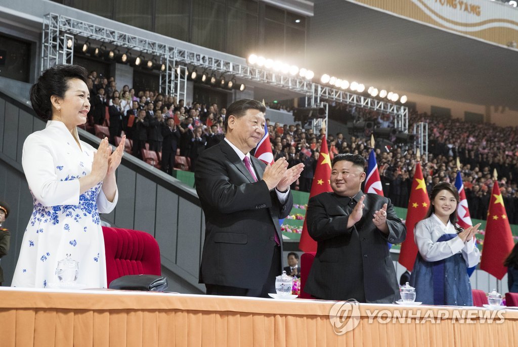 习近平观看朝鲜团体操 习近平观看朝鲜团体操