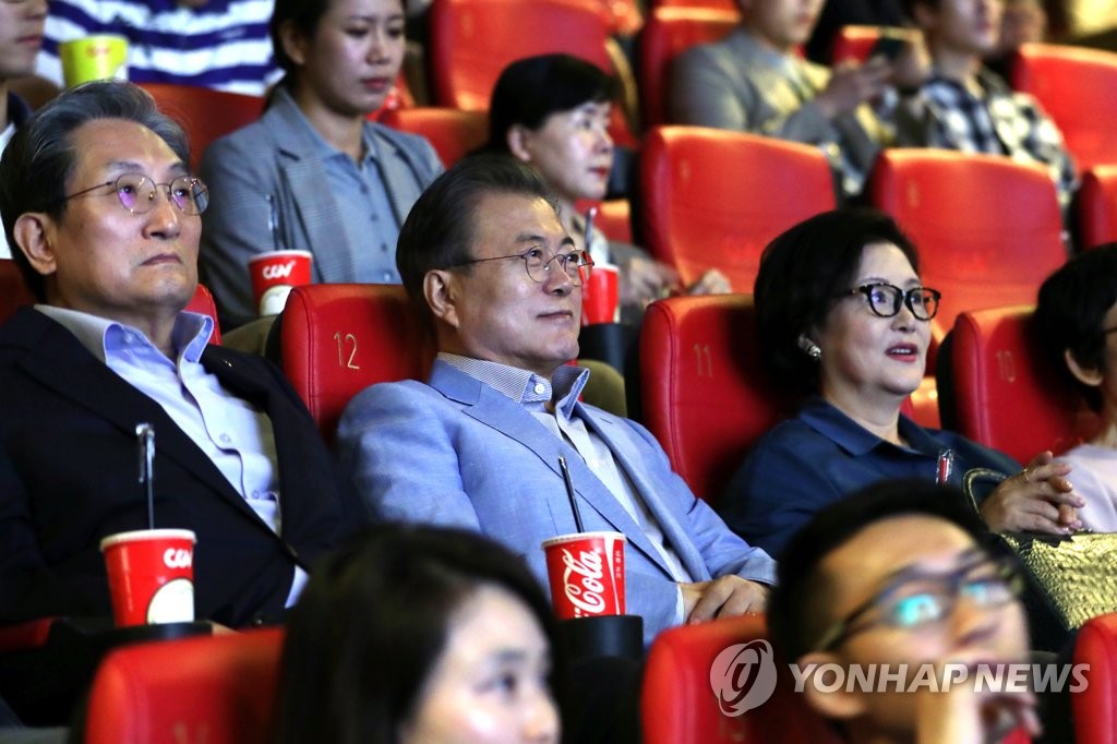 文在寅观看《寄生虫》 文在寅观看《寄生虫》