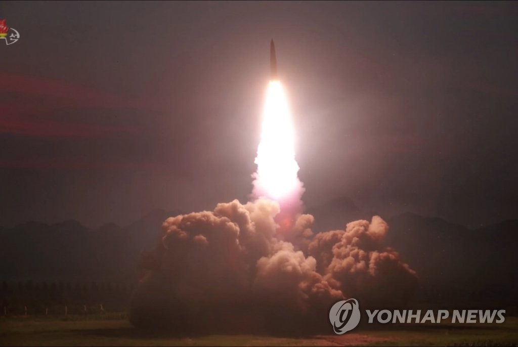 资料图片：这是朝鲜中央电视台8月7日播放的“新型战术导弹”发射现场画面。 韩联社/朝鲜央视（图片仅限韩国国内使用，严禁转载复制）