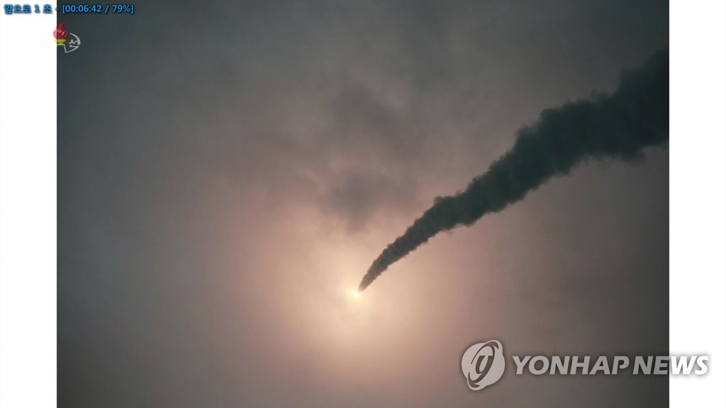 资料图片：朝鲜中央电视台播出武器试射现场。 韩联社/朝鲜央视（图片仅限韩国国内使用，严禁转载复制）